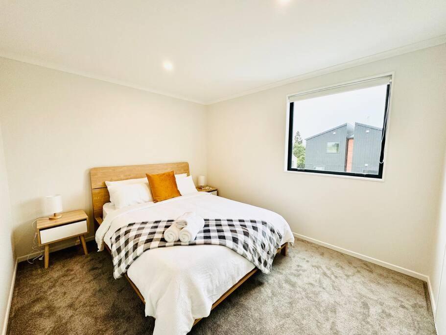 Henderson - 4-Bedrooms Home Auckland Bagian luar foto